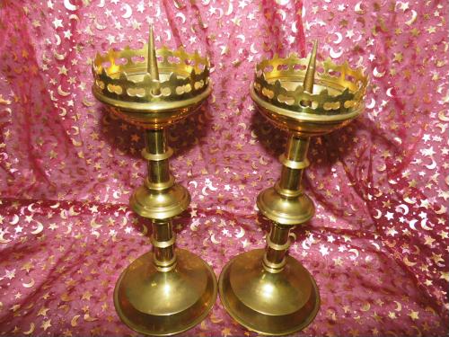 2 sakrale Kerzenhalter / Altarleuchter aus Messingblech / alte Kerzenleuchter im Ebay-Shop gebrauchtwaren-kw2011 aufrufen