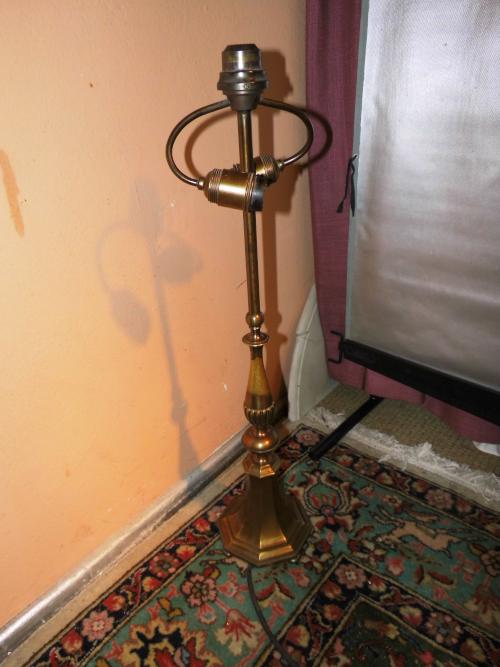 Antike Tischlampe aus Messing / Jugendstil Lampe mit achteckigem Fuß um 1910 im Ebay-Shop gebrauchtwaren-kw2011 aufrufen