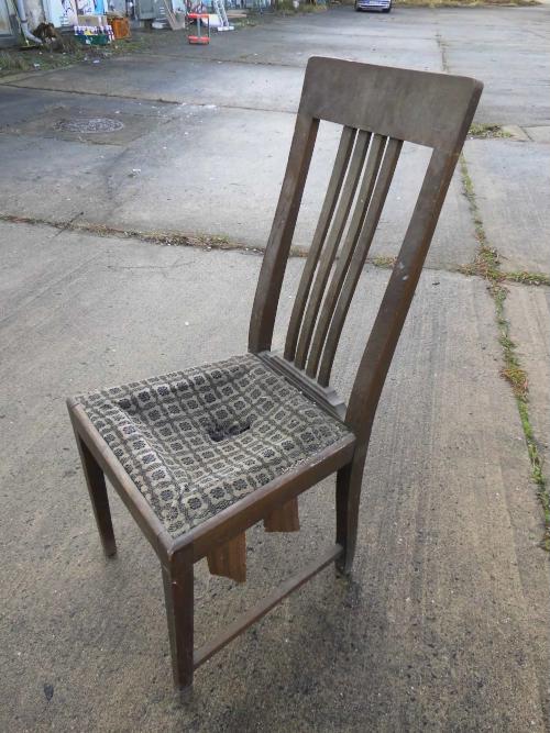 Antiker Holzstuhl aus Eiche massiv / Stuhl aus der Zeit um 1920 zum Restaurieren im Ebay-Shop gebrauchtwaren-kw2011 aufrufen